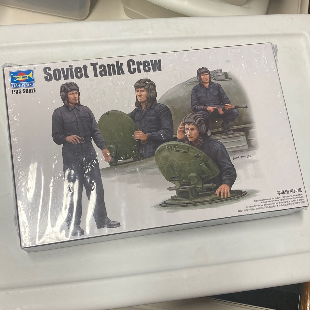 Trumpeter 1/35 Soviet Tank Crew, sealed nib, 4 model figure kit